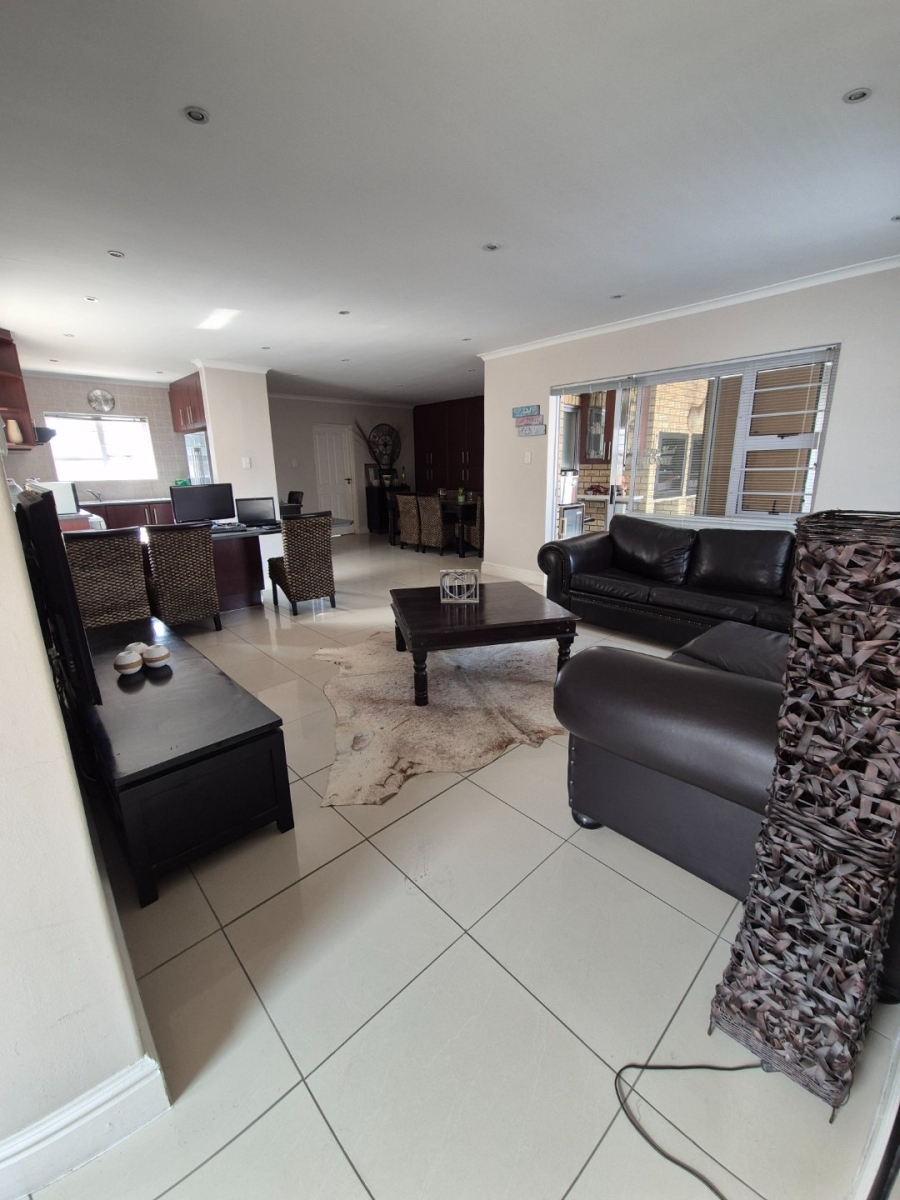 4 Bedroom Property for Sale in Bluewater Bay Eastern Cape